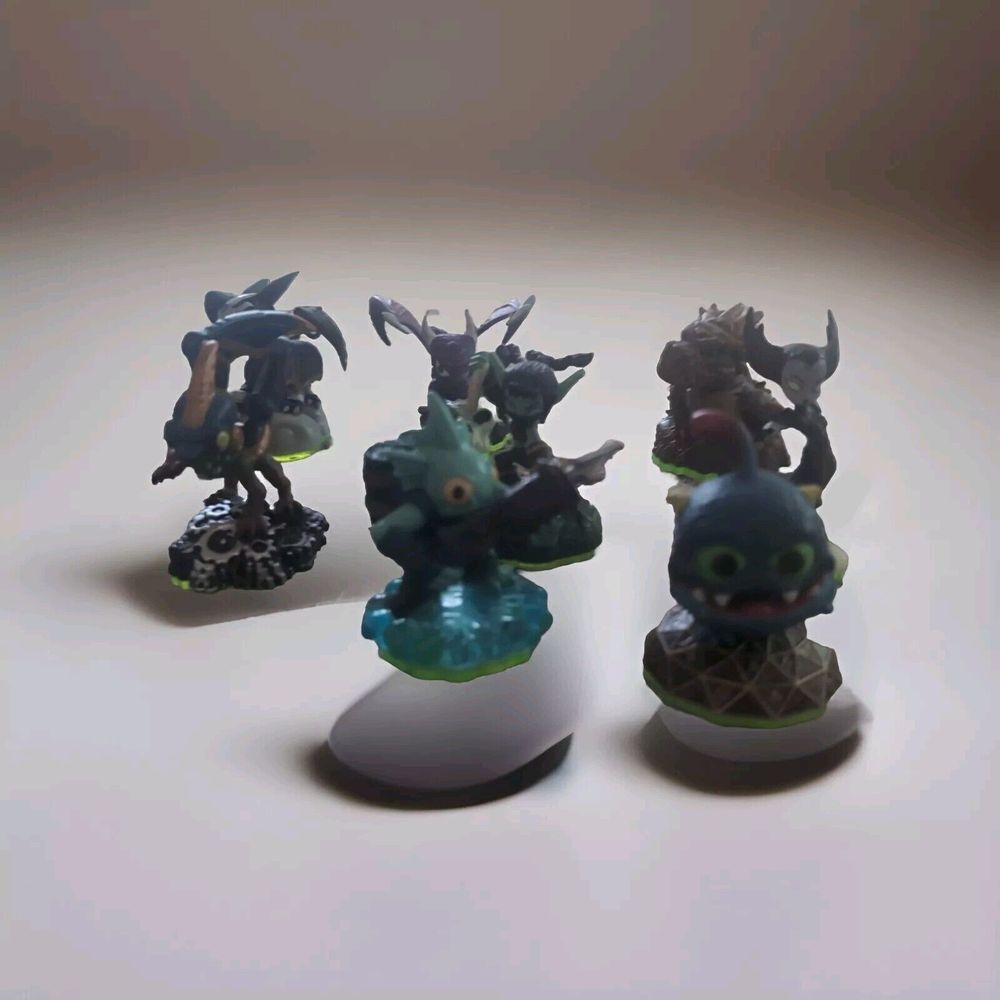 Skylanders Spyros Figurine Lot of 8 Bundle Green Bottom